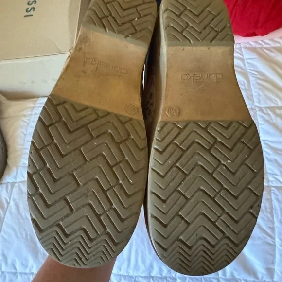 Dansko Tan Leather clogs with Cut-Out Design - Picture 2 of 3